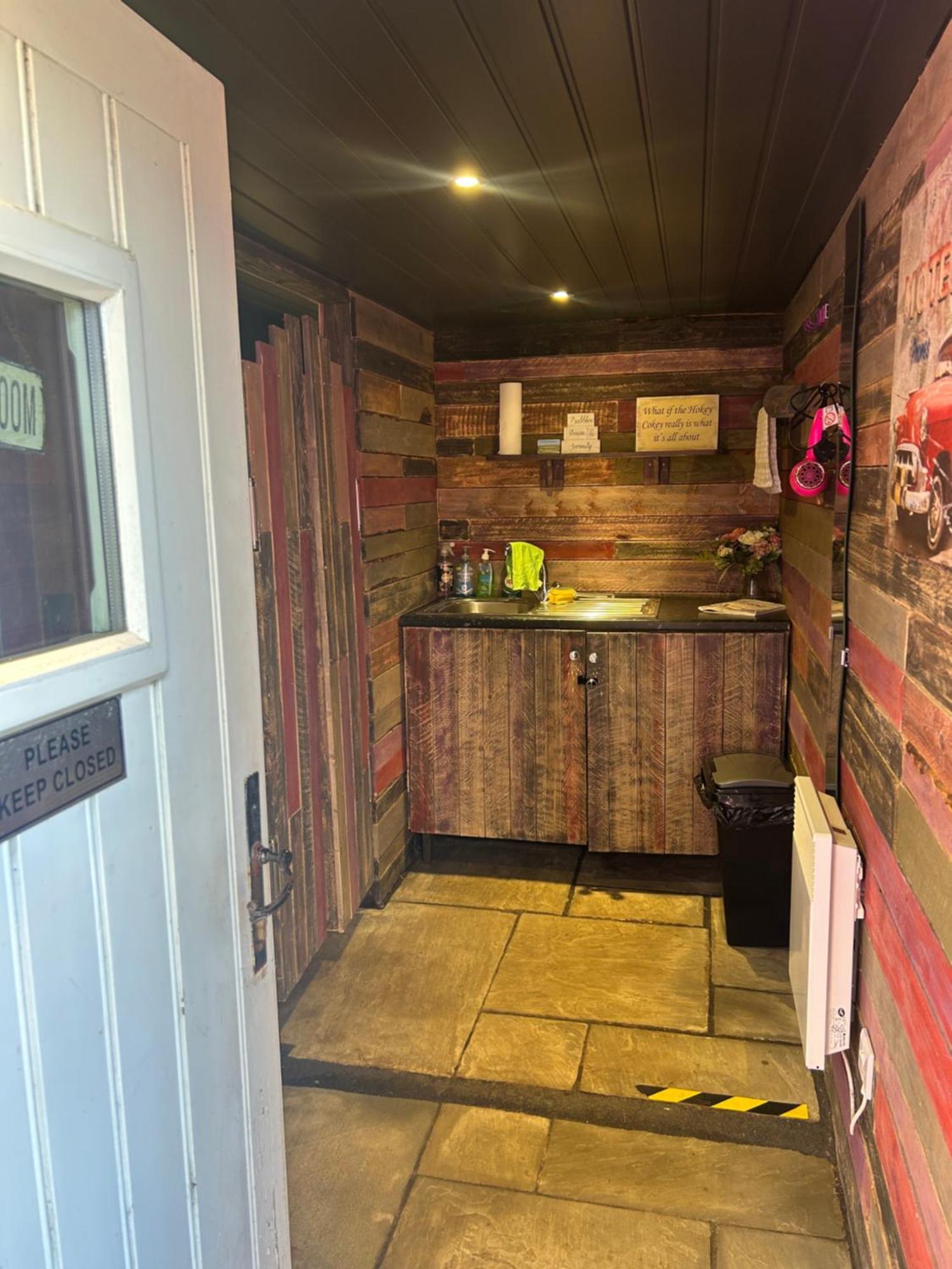 Rhodes To Serenity - Waterfall Shepherds Hut Cauldon Luaran gambar