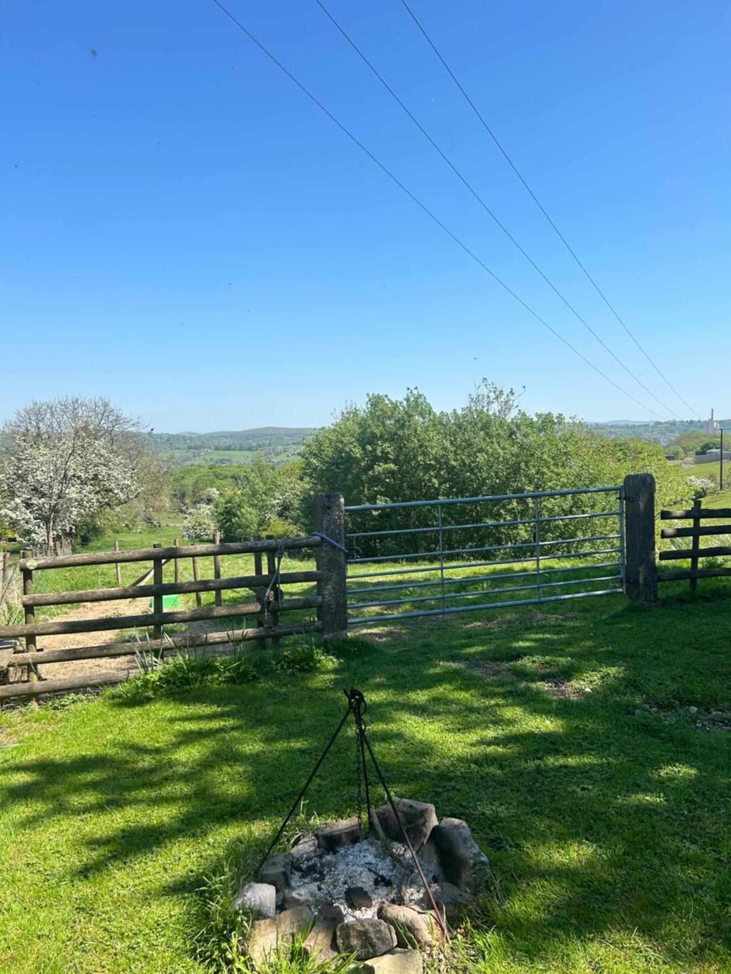 Rhodes To Serenity - Waterfall Shepherds Hut Cauldon Luaran gambar